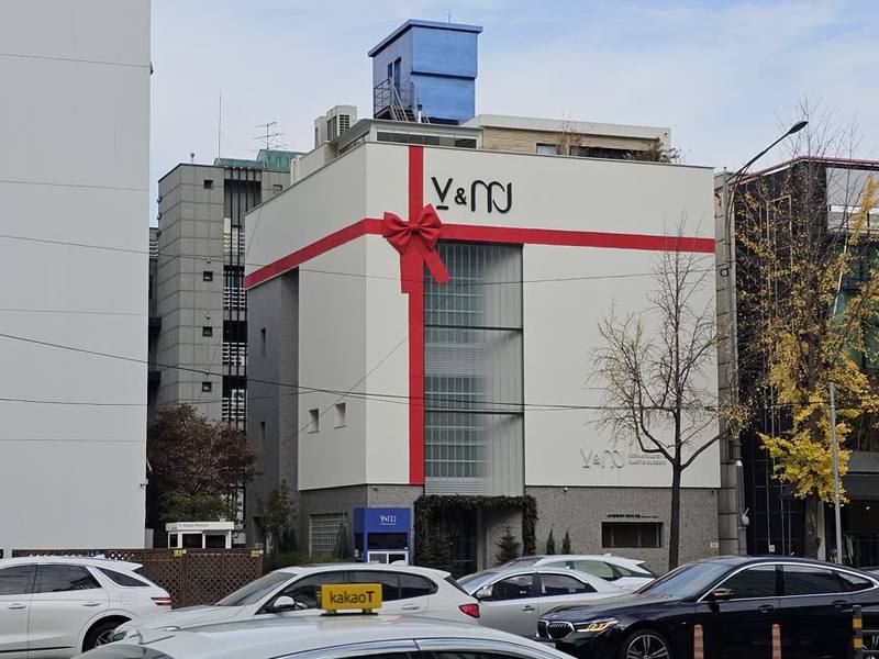 신사동 피부과 대형 리본 시공